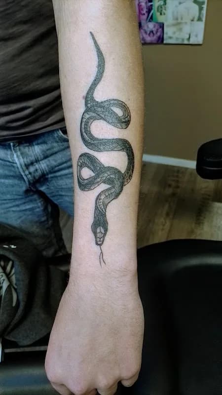 Black Eagle Tattoo & Piercing