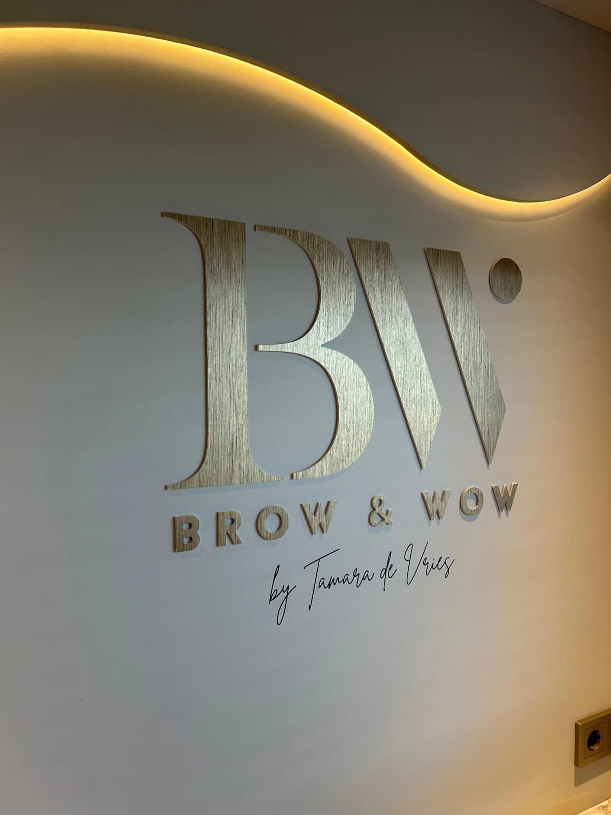Foto van Brow & Wow