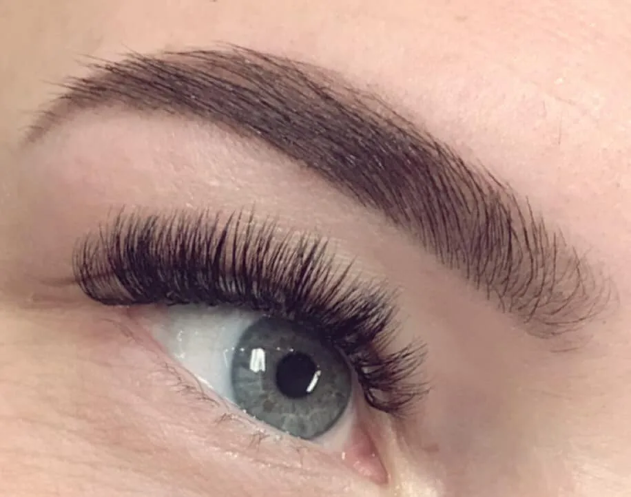Foto van BROWS AND MORE