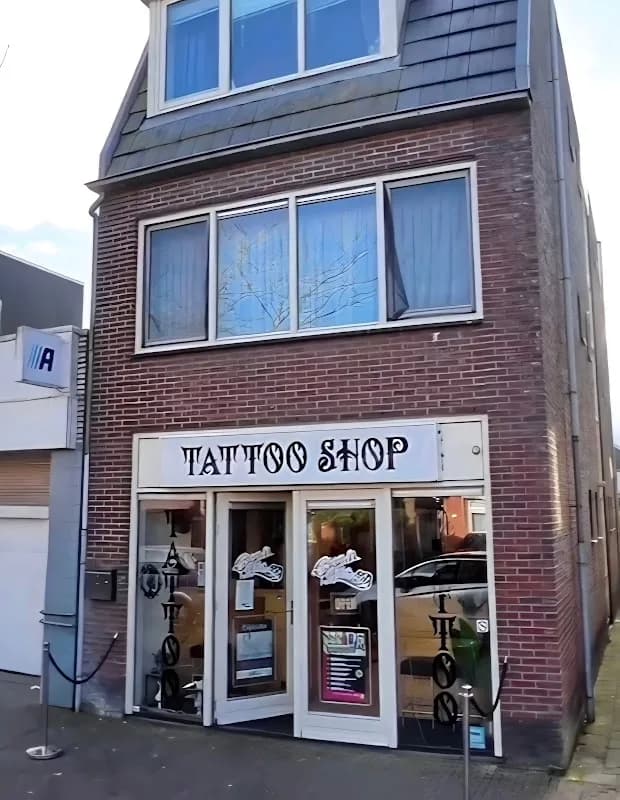 Foto van Crown Tattoos