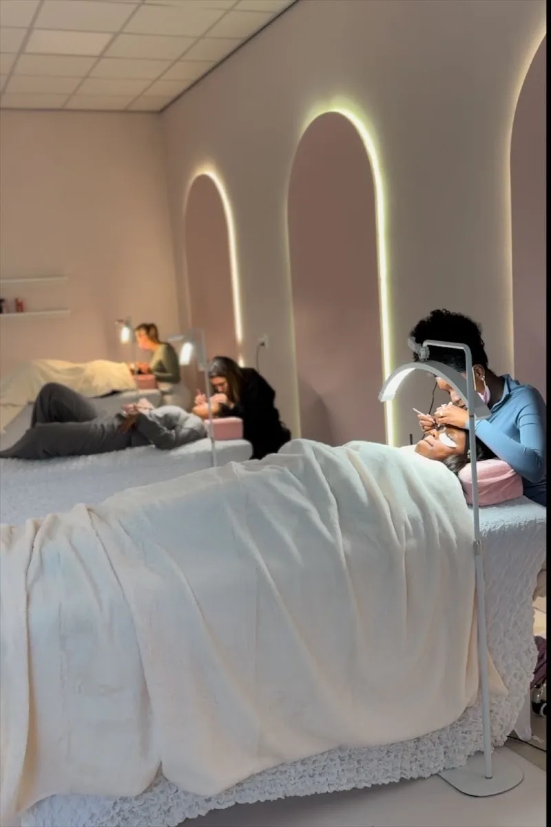 Foto van Lashroom Nederland