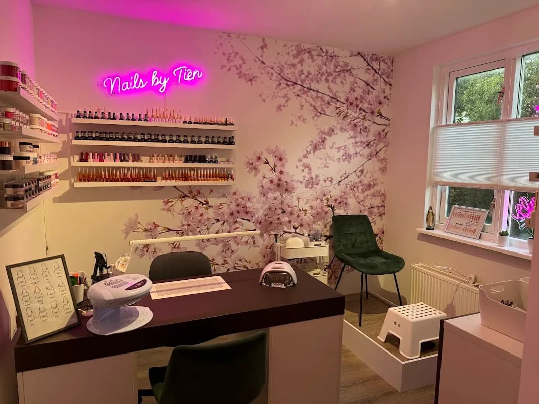 Nails by Tiên