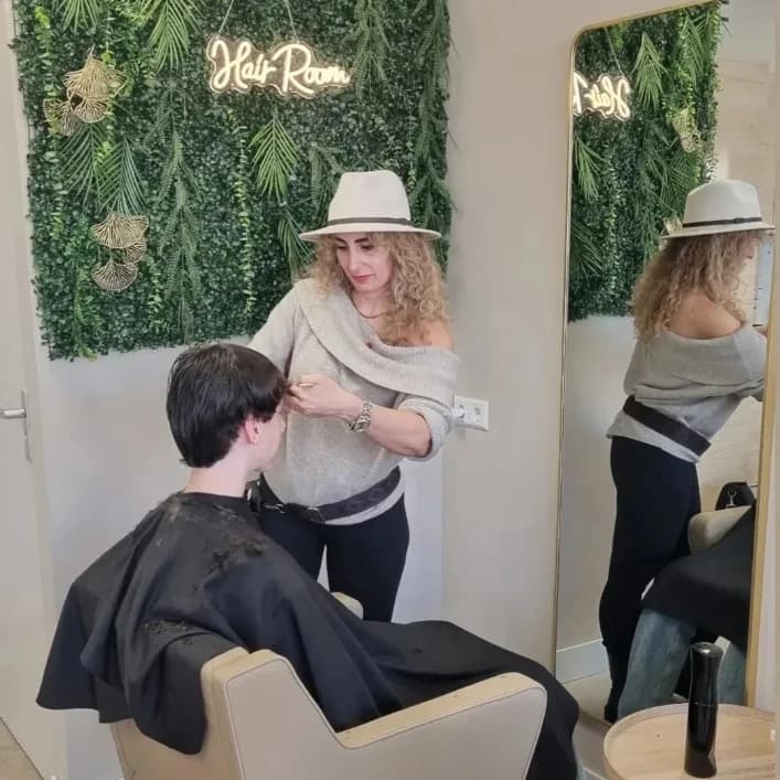 Foto van YB HAIR STUDIO