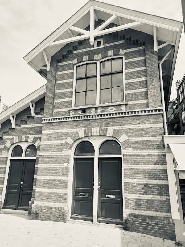 Dr. Penny Amsterdam