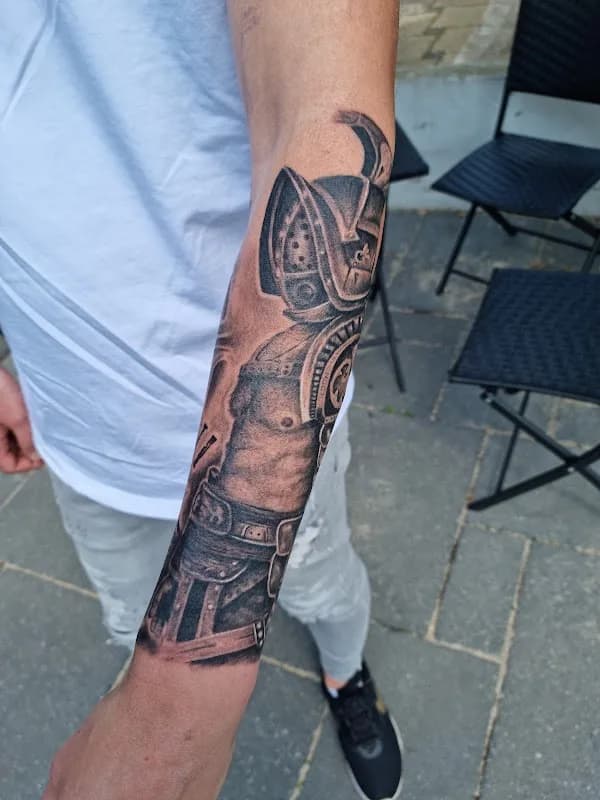 INK MY WHOLE BODY tattoo & piercingshop