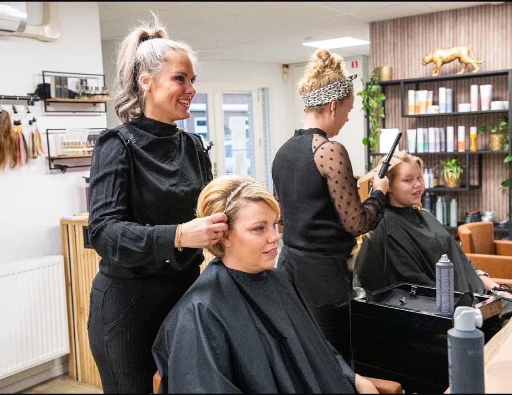 Krullenkapper Westervoort Lovly Hair by Nancy | Balayage & Keratine behandeling