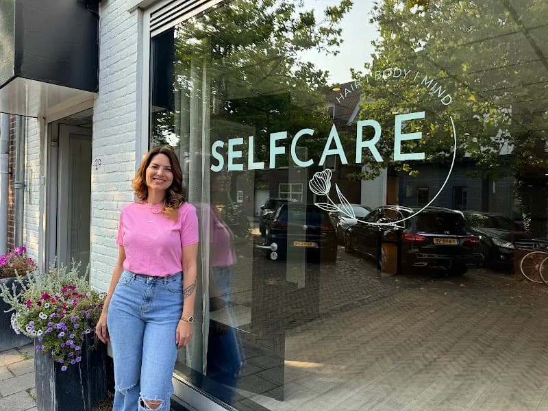 Foto van SelfCare Kapsalon - Headspa - Nagelstudio - Pedicure ✂