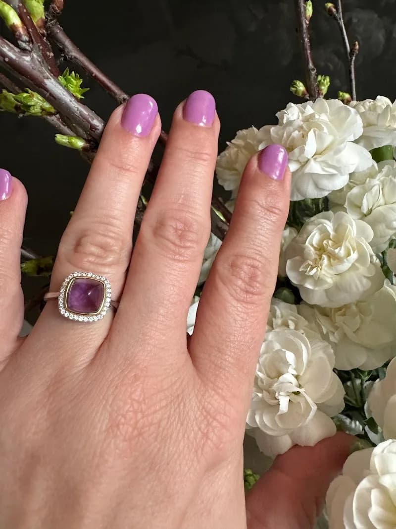 Suraia Visagie en nailstudio - Leiden