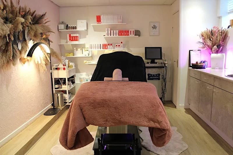 Timeless Beauty - Amsterdam